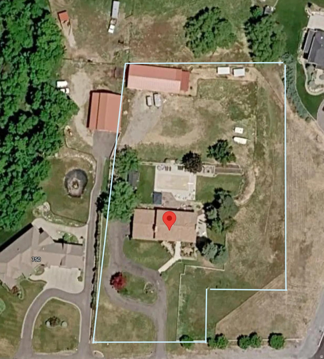 Property Boundary Overlay. Illustrating the perimeter of the property as depicted in a satellite image
