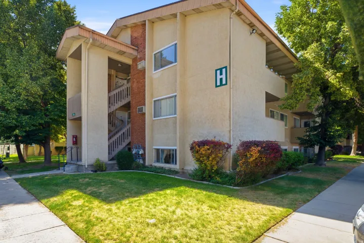1825 W 7600 S #h103, West Jordan, Utah 84084