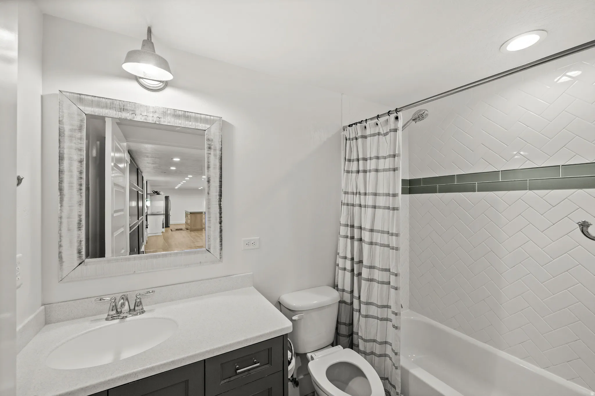 Functional and inviting, this full bathroom provides the convenience today's homeowners appreciate.