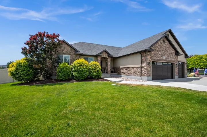 Welcome home to this beautiful Riverton rambler, a place where comfort meets functionality and every space has been thoughtfully designed for gathering, entertaining, and creating memories for years to come. 🏡