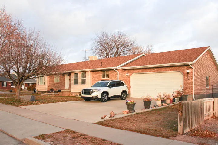 Single-story residence featuring a brick and siding exterior
