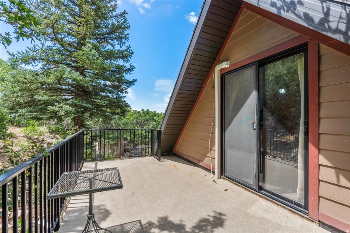Outdoor balcony featuring a concrete surface and black metal railings