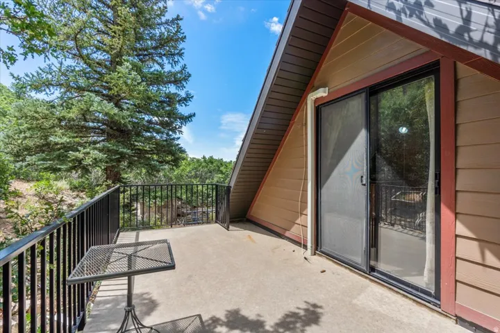 Outdoor balcony featuring a concrete surface and black metal railings