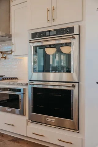 Built-in stainless steel double oven with integrated controls, complemented by a coordinating stainless steel microwave