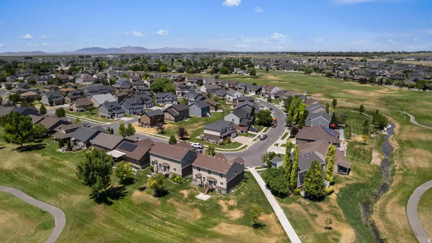 Residential neighborhood featuring a curvilinear street layout and a variety of architectural styles