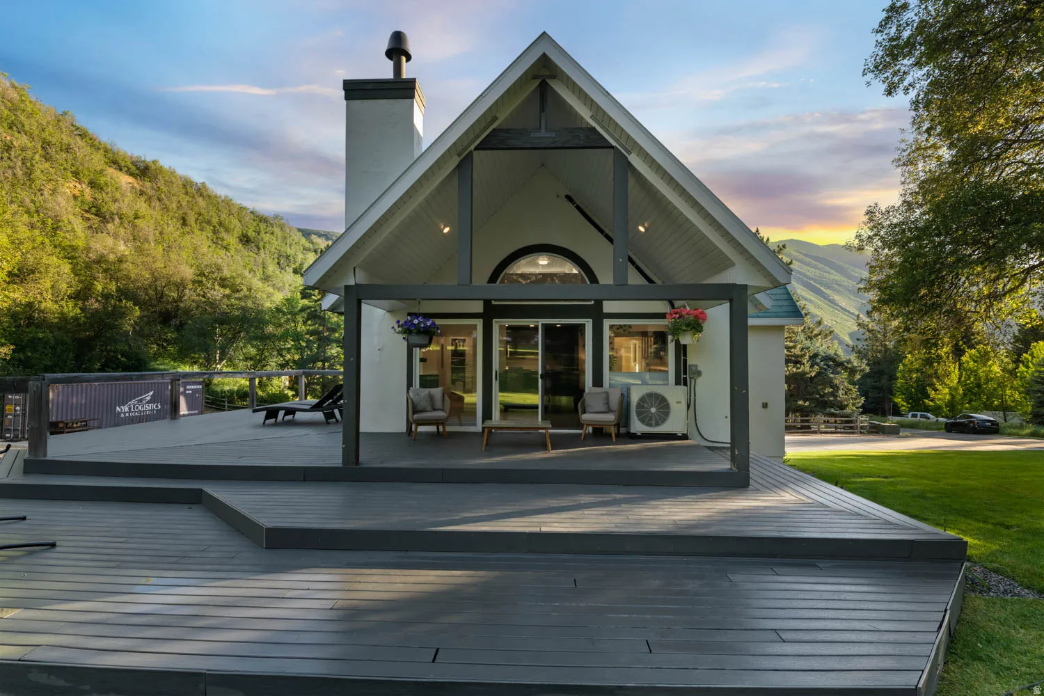 Expansive multi-level composite deck with stepped access