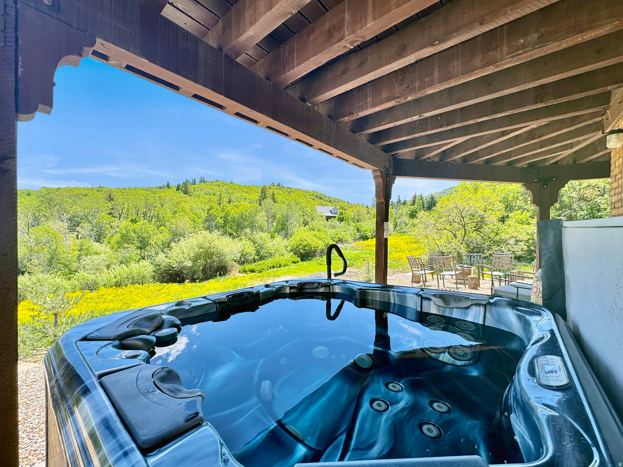 8 person hot tub