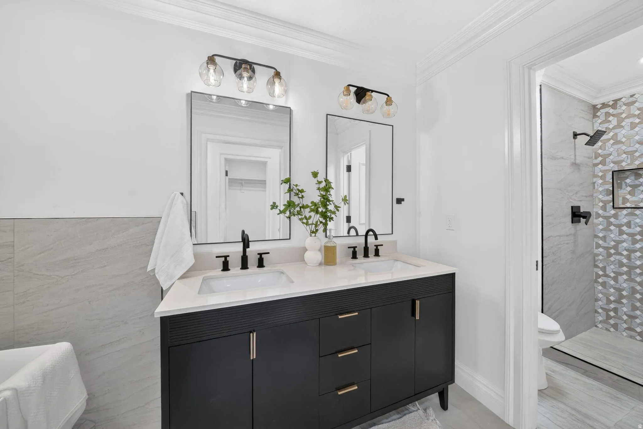 Double vanity with black cabinetry and dual undermount sinks