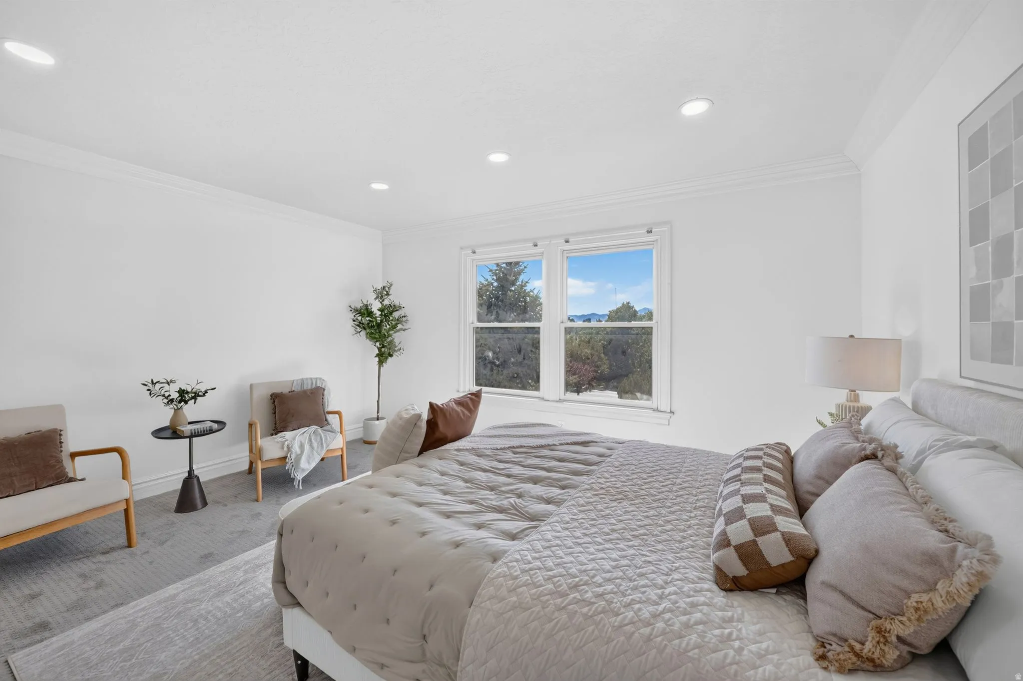 Windowed room featuring recessed lighting, crown molding, and carpeted flooring