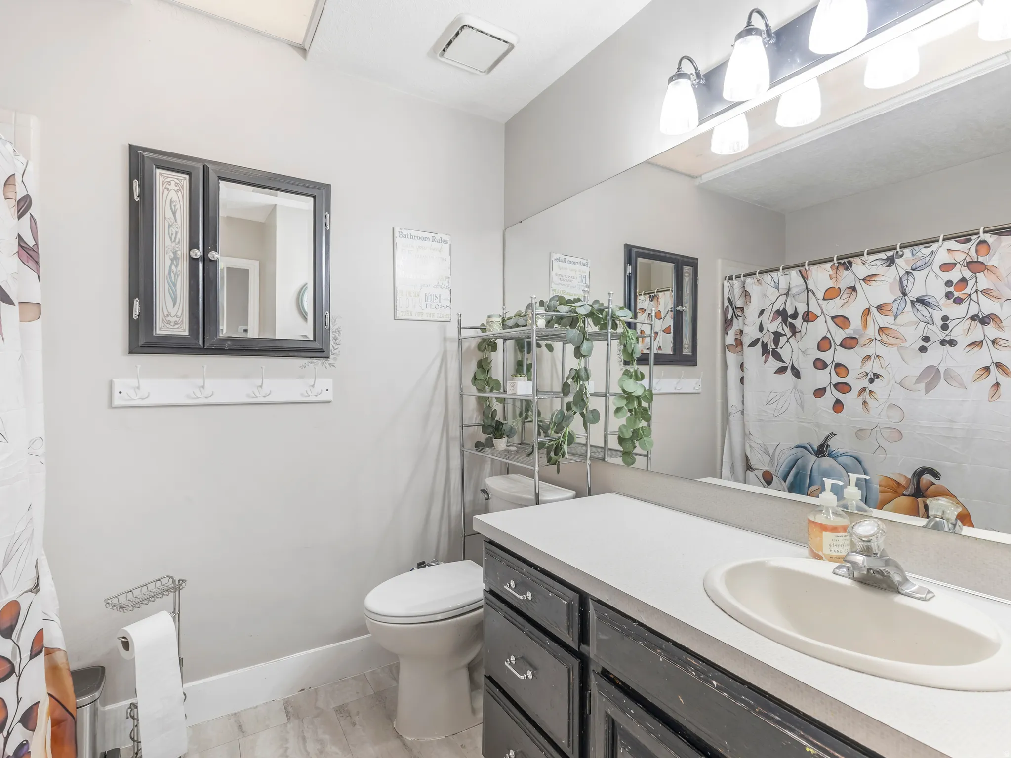 2nd bathroom