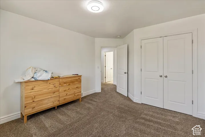 Neutral wall paint with textured carpet flooring