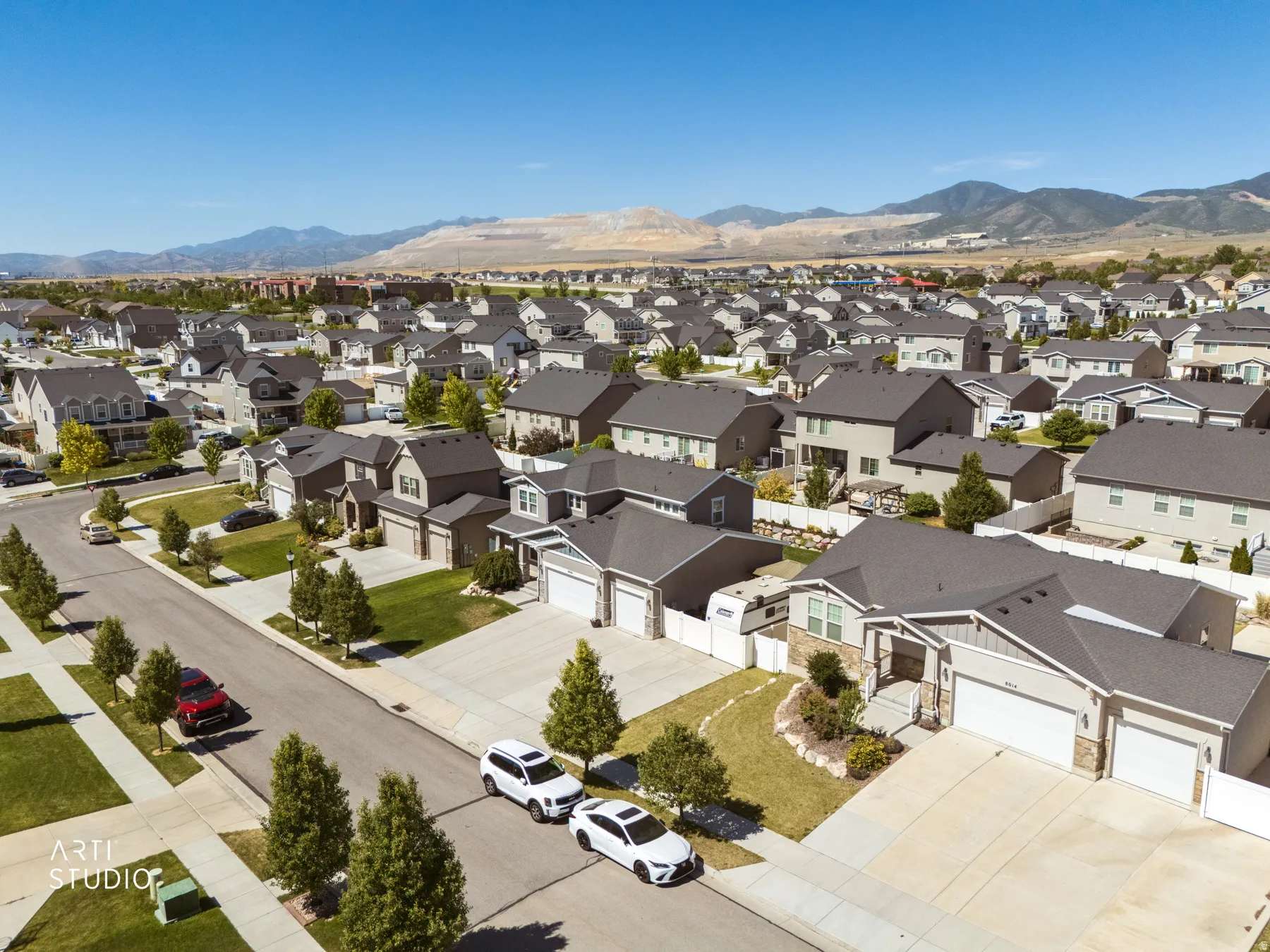 Neighborhood featuring multiple residential properties with varied architectural styles and mountain scenery