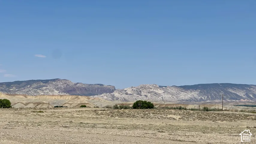 Clear views of mountain ranges