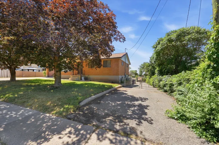 555 W 300 N, Clearfield, Utah 84015