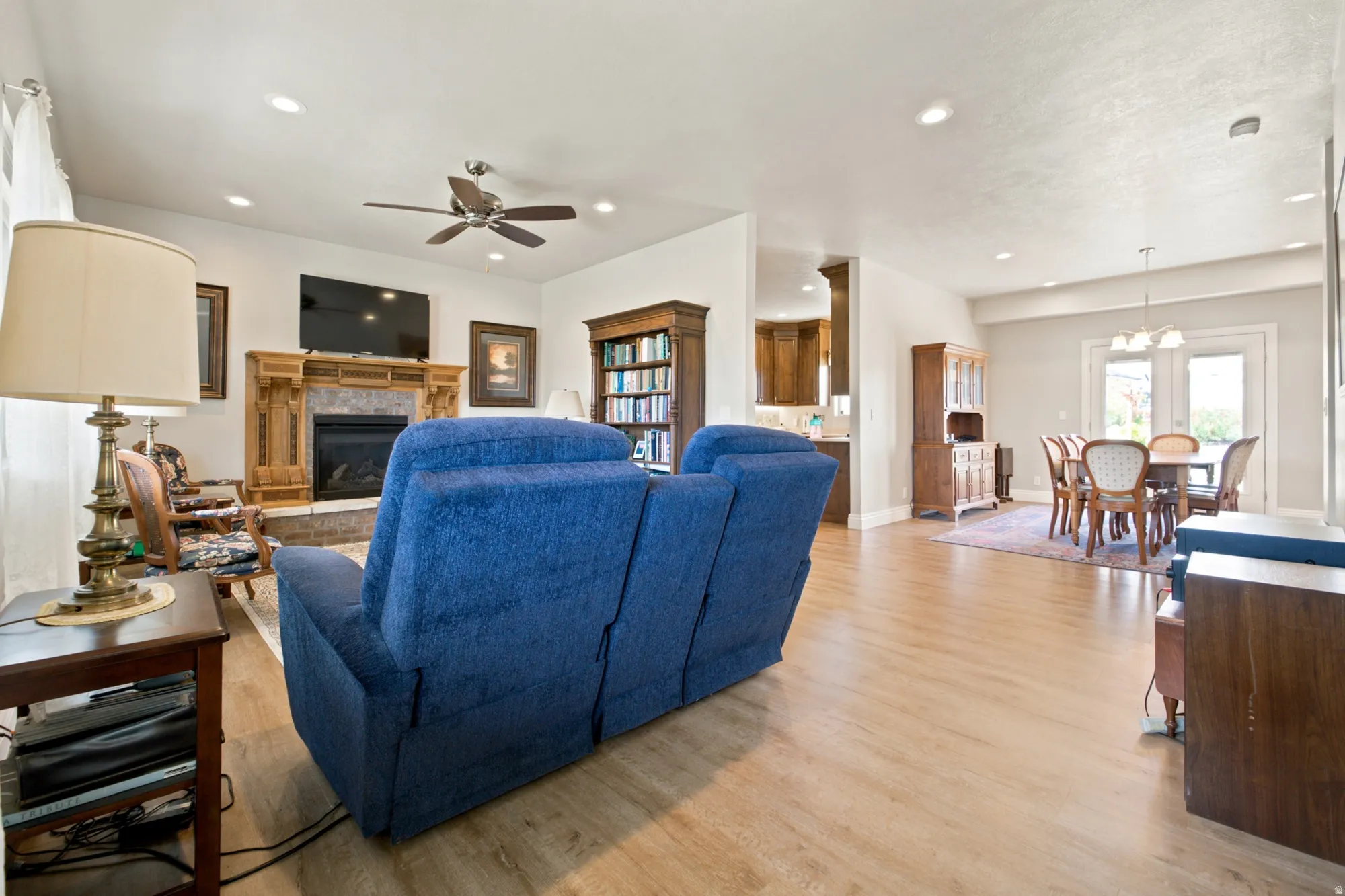 Living area featuring wood-finish flooring, recessed lighting, and a ceiling fan