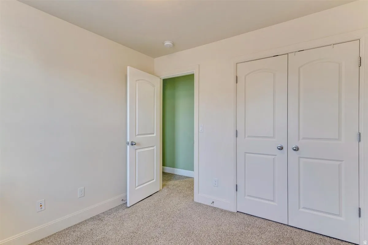Neutral-toned wall paint and carpeted flooring
