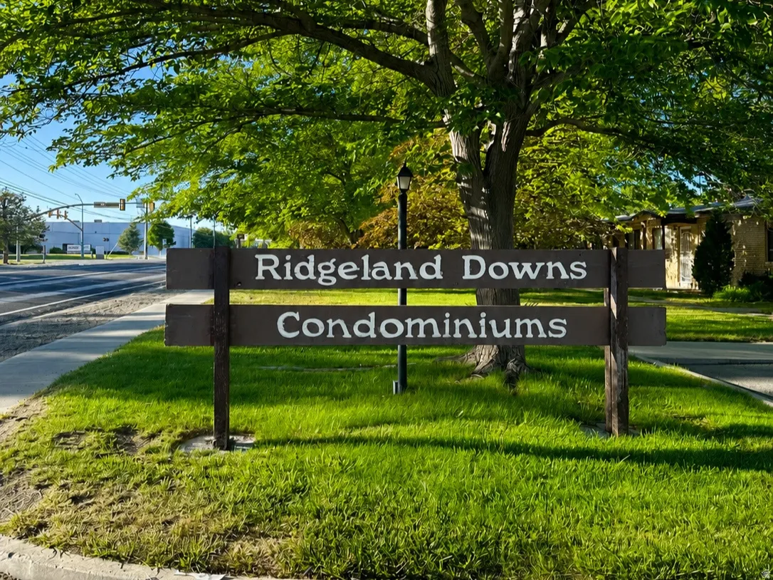 Community signage for Ridgeland Downs Condominiums, featuring a wood-finish sign with white lettering