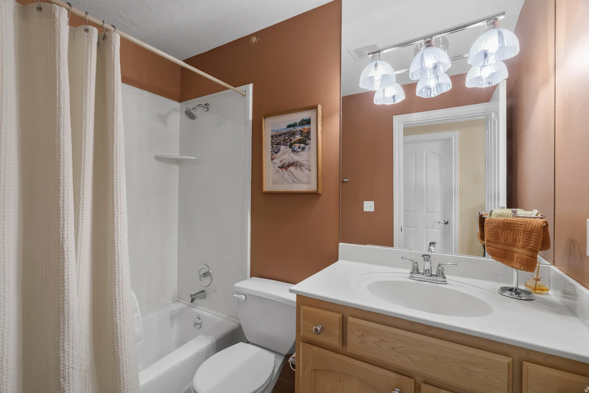 Hallway Bathroom Shower and Tub