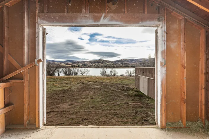 Lakefront property with expansive water frontage