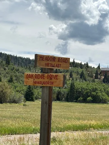 Directional signs for Meadow Rd (11870 E) & Oak Ridge Dr (14140 N) in Mt Pleasant Utah