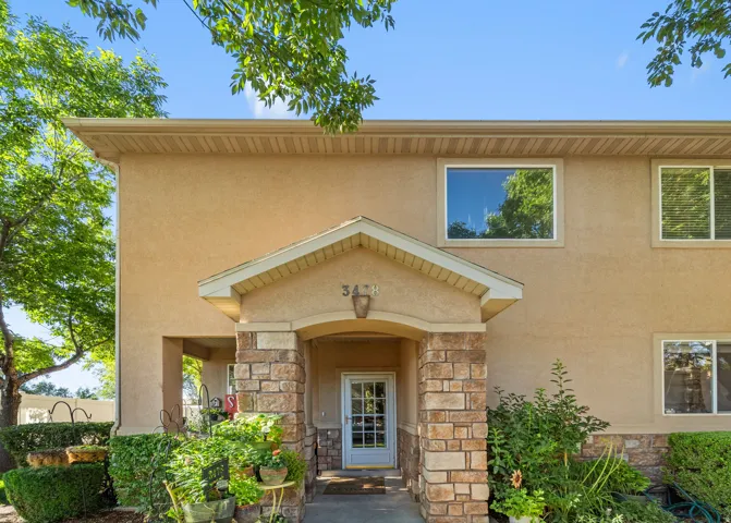 Covered front entry with Stone accent