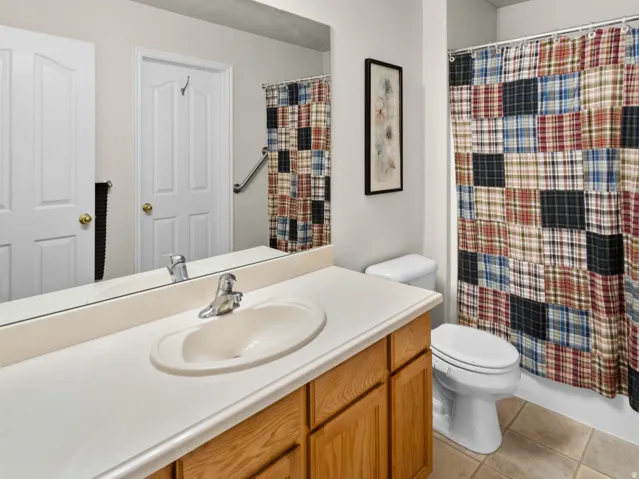 Full Bathroom in Primary Suit with private access