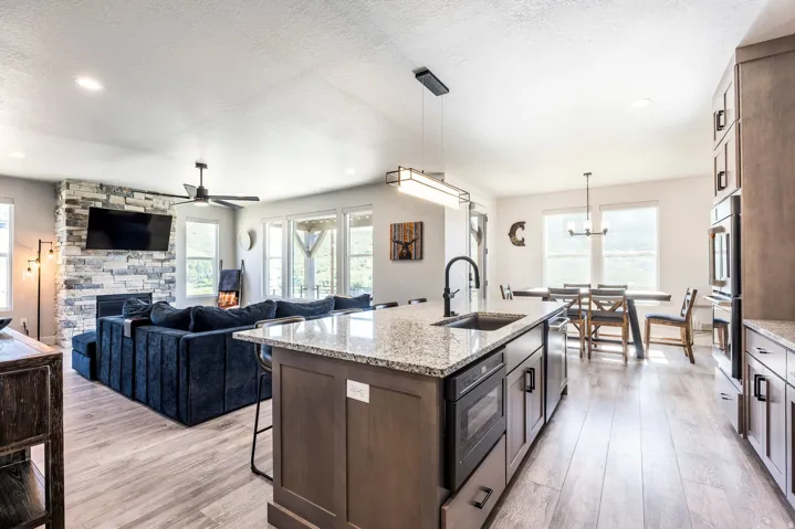 524 W Ascent Dr, Hideout, Utah 84036