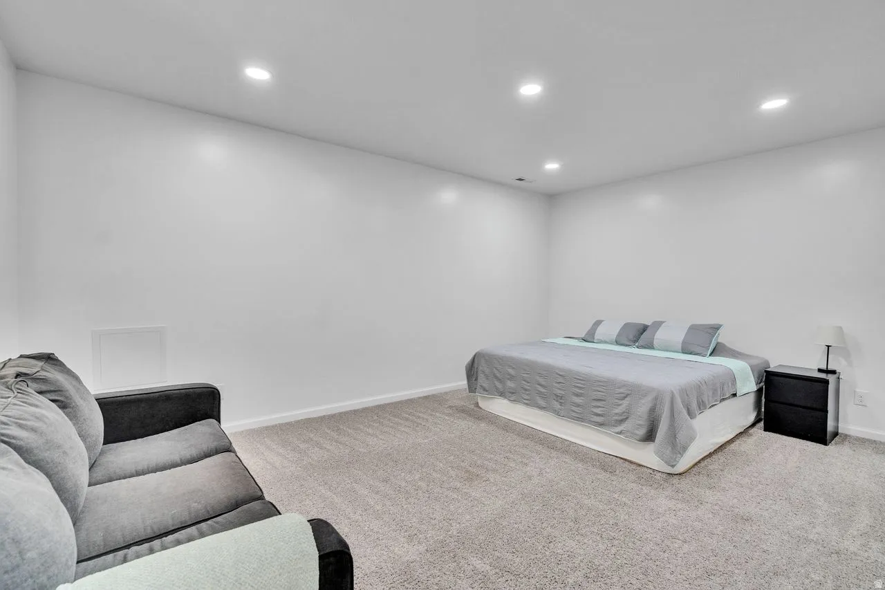 Spacious room featuring neutral paint, recessed lighting, and light gray carpet flooring