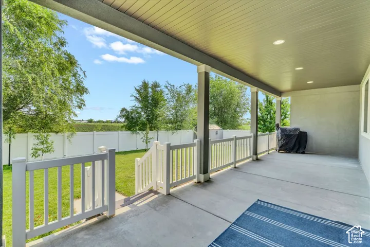Expansive covered patio with concrete flooring and recessed lighting