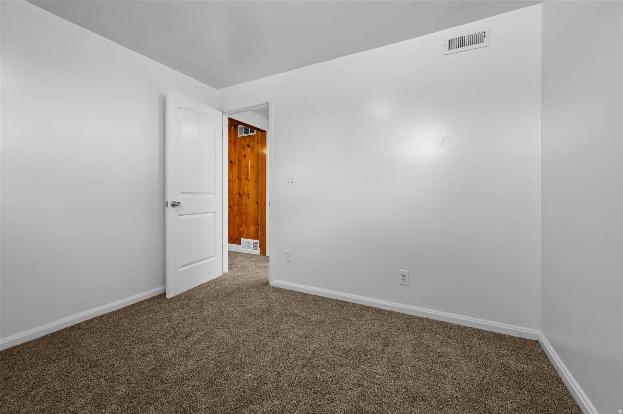 Neutral wall tones with textured carpeting