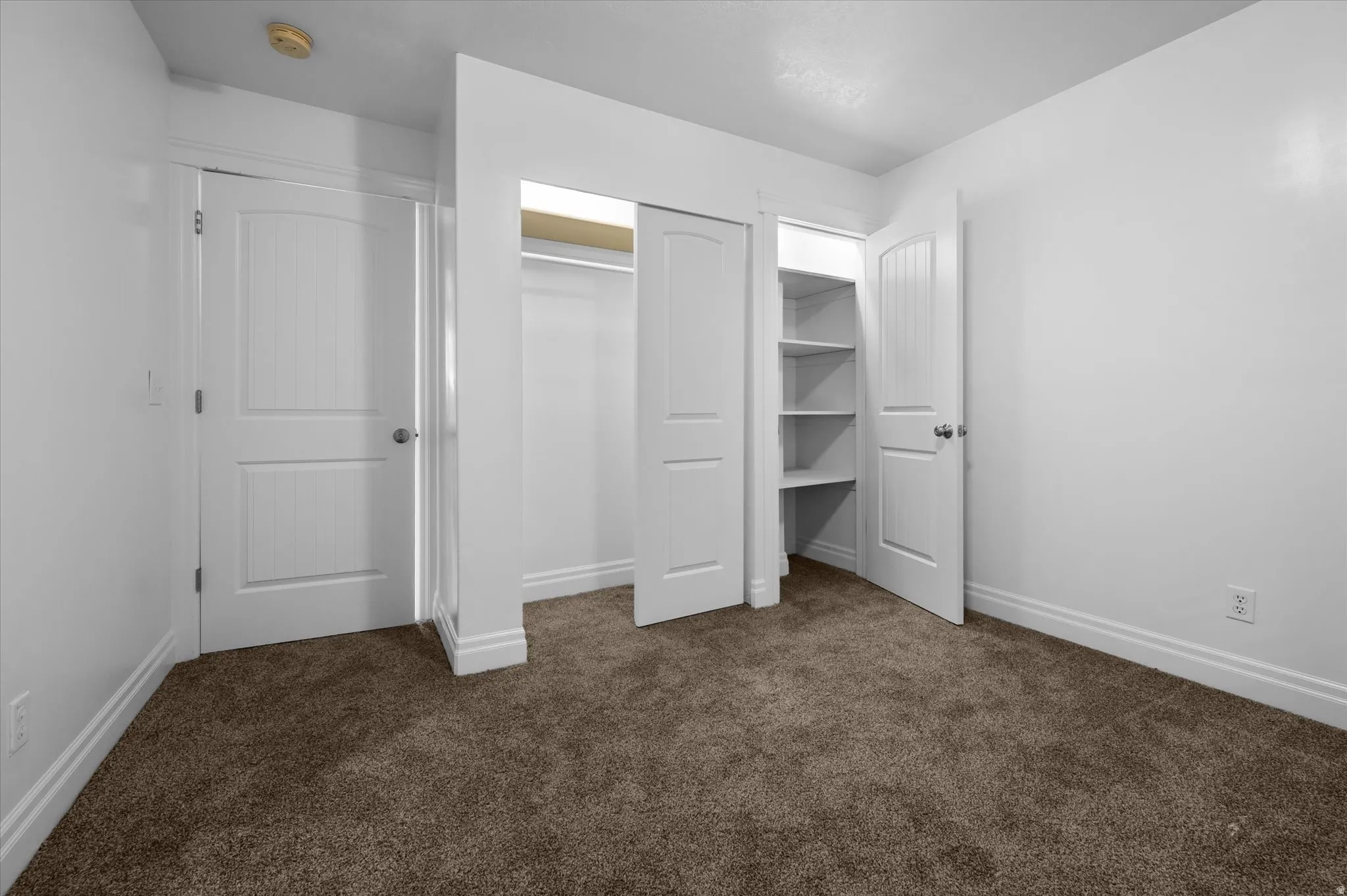 Neutral wall color with brown carpet flooring