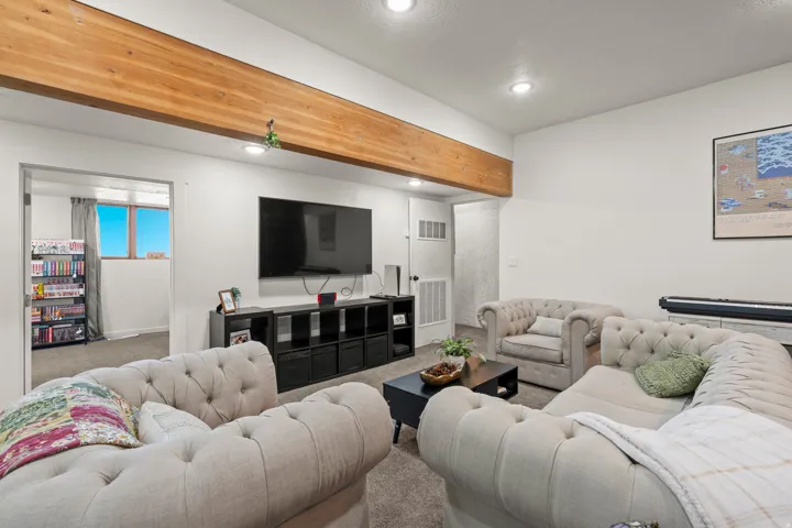 12 N Quiet Meadow Ln, Mapleton, Utah 84664