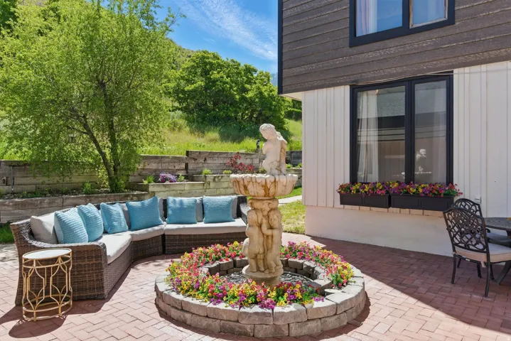 12 N Quiet Meadow Ln, Mapleton, Utah 84664
