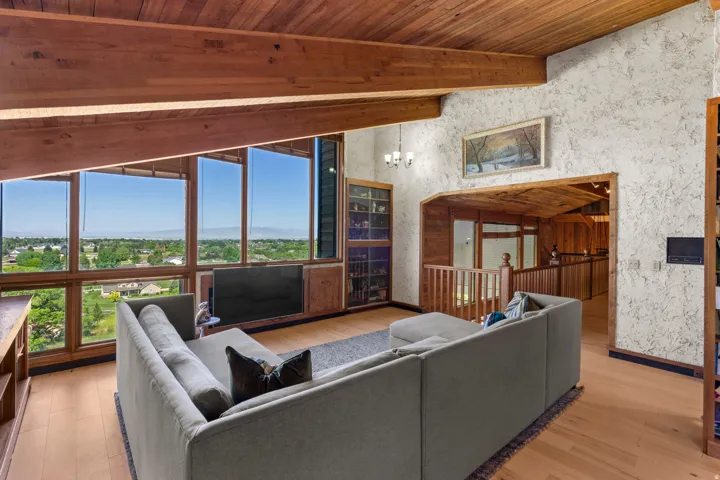 12 N Quiet Meadow Ln, Mapleton, Utah 84664