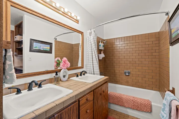 12 N Quiet Meadow Ln, Mapleton, Utah 84664