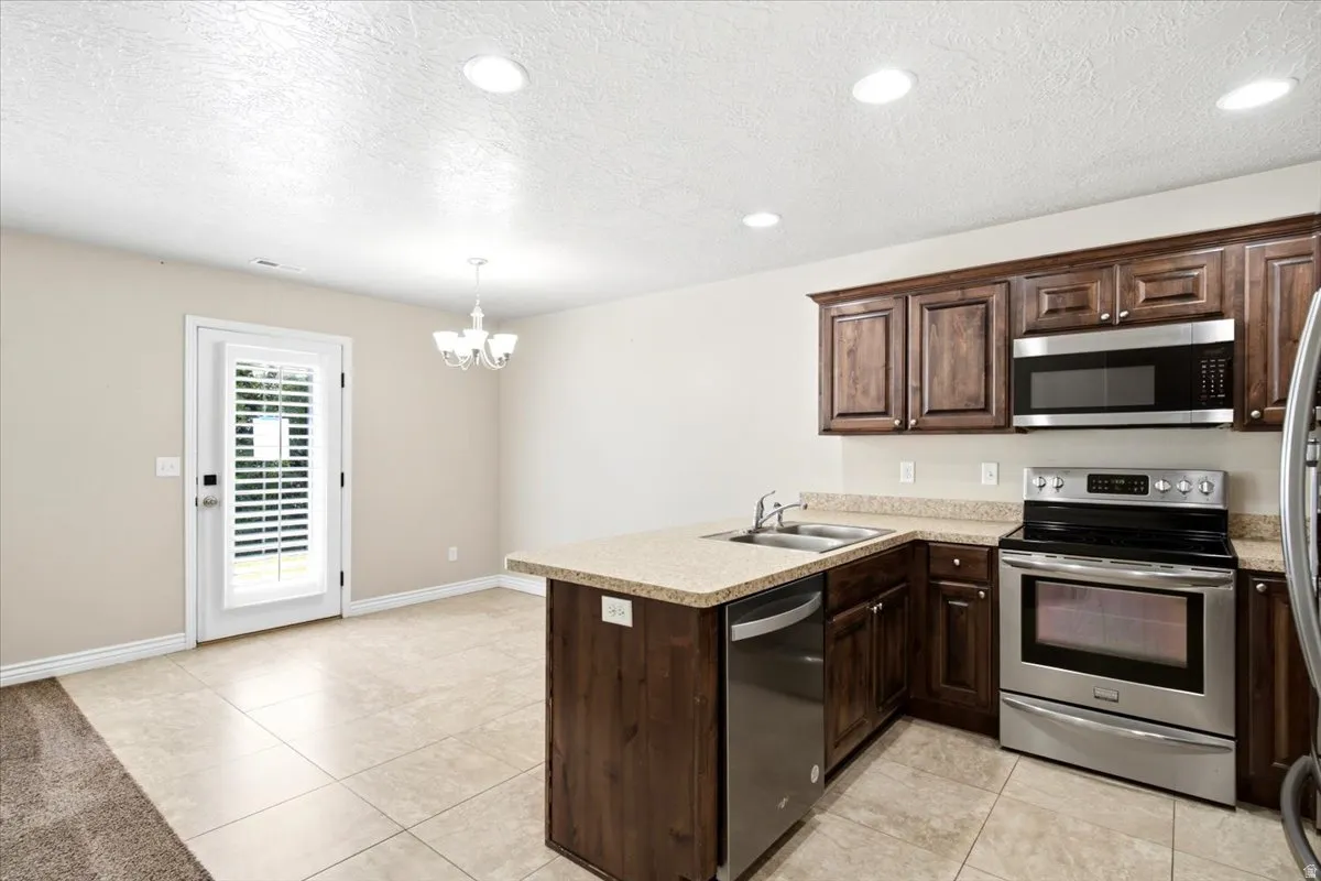 Kitchen & Dining Area
