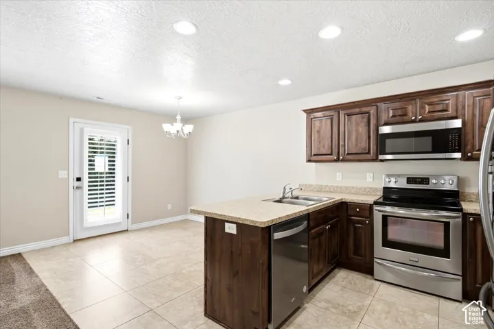 Kitchen & Dining Area