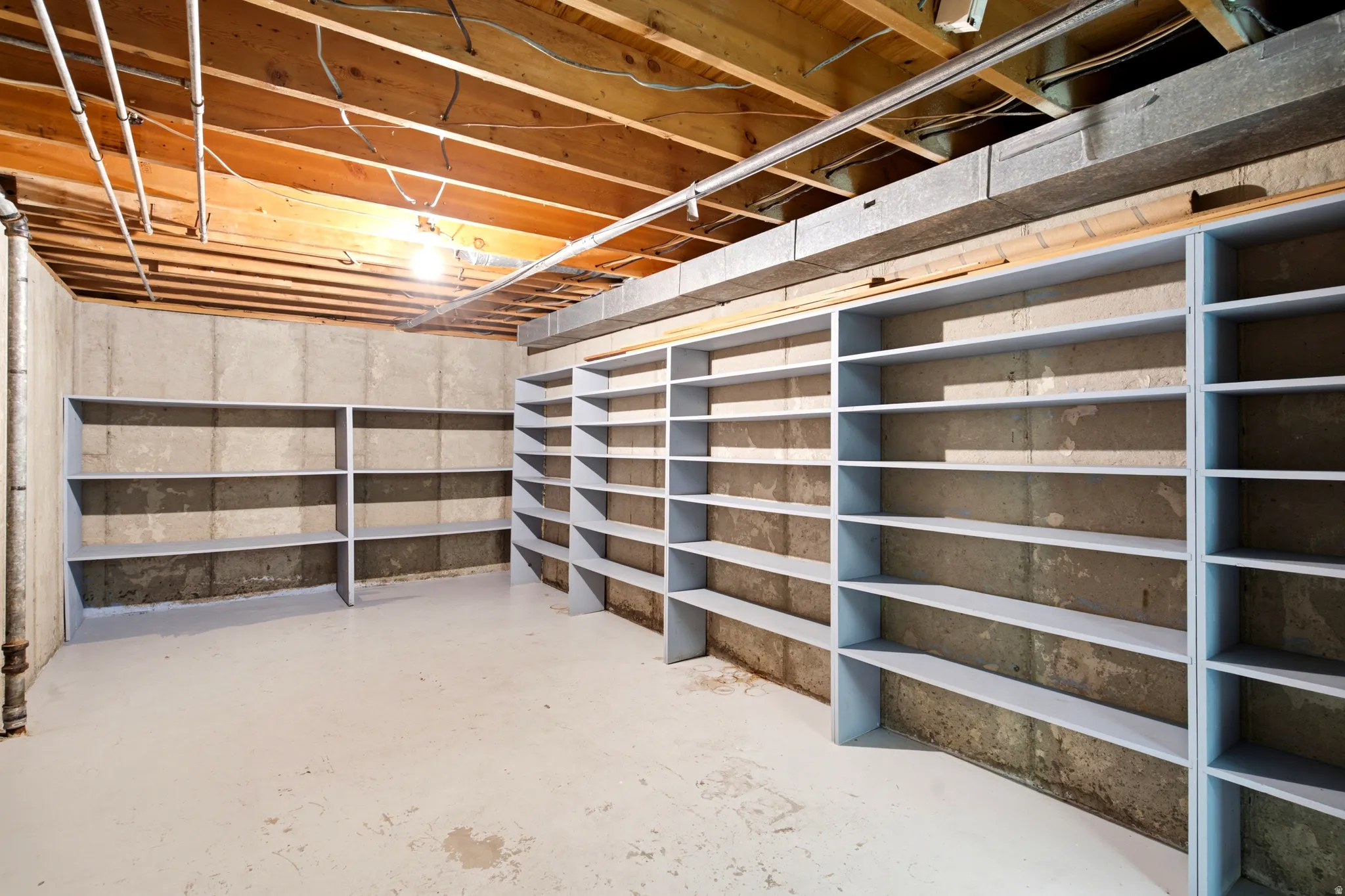 Extra large storage room