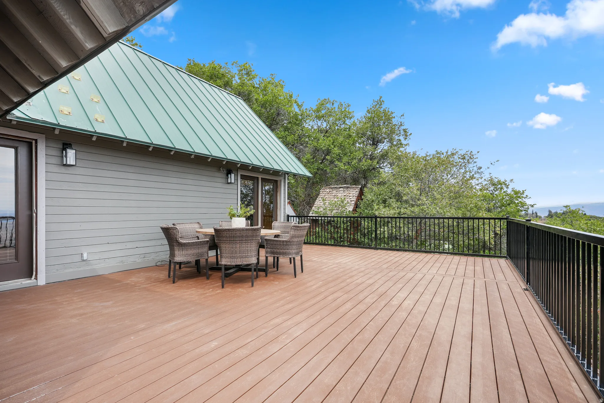 Spacious brand-new composite deck with black metal railings