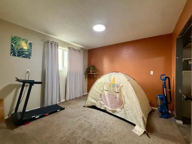 Carpeted room with a circular ceiling light fixture