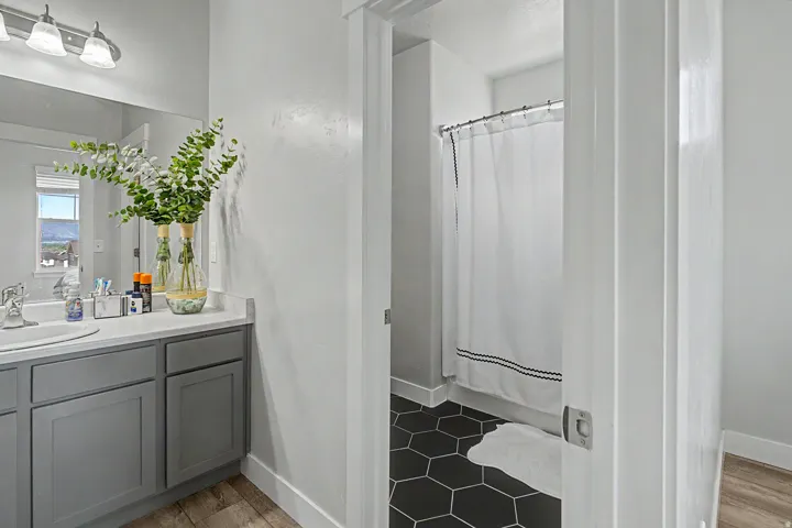 14453 S Selvig Way #302, Herriman, Utah 84096
