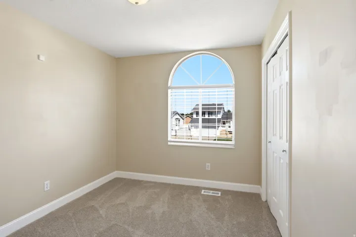 Upper level bedroom 2-new carpet