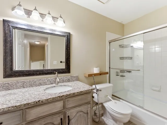 Full bathroom-upper level