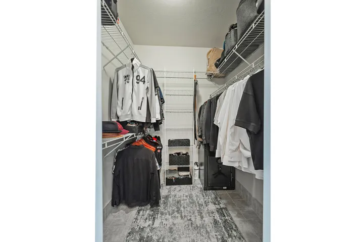 Customizable closet system featuring wire shelving and hanging rods