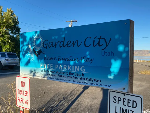Large blue informational sign for Garden City, Utah, featuring text indicating free parking and beach access details