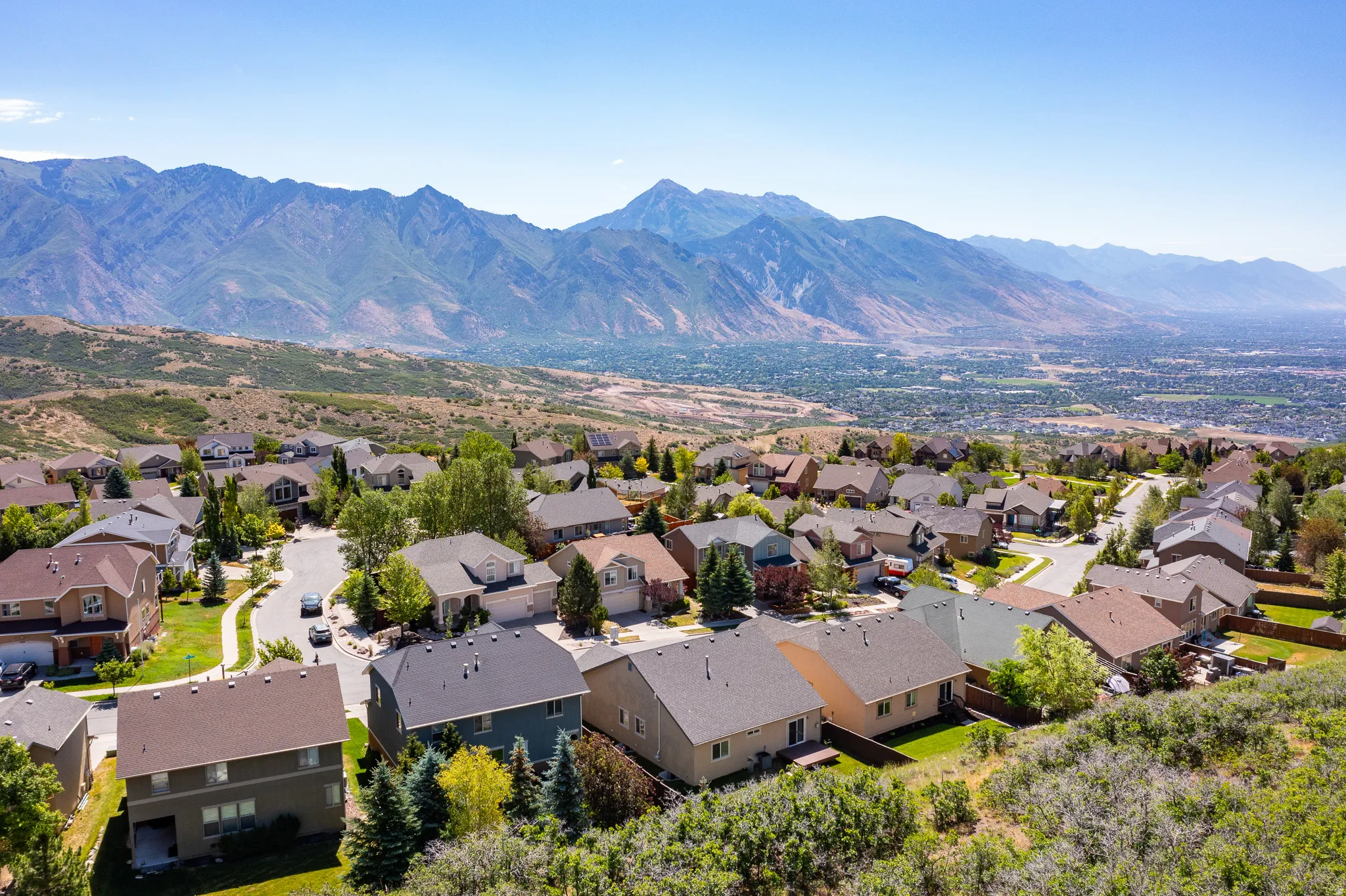 Residential community featuring a variety of single-family homes with mountain and valley backdrops