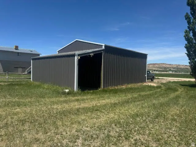 Metal utility building with a covered open-air section