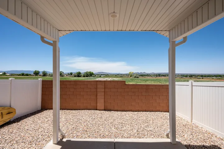 Covered patio featuring a concrete slab and overhead light fixture