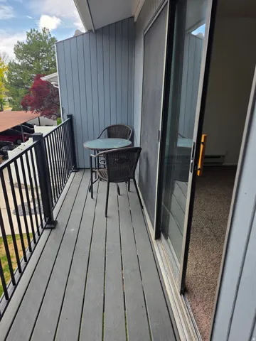 Small storage shed too!