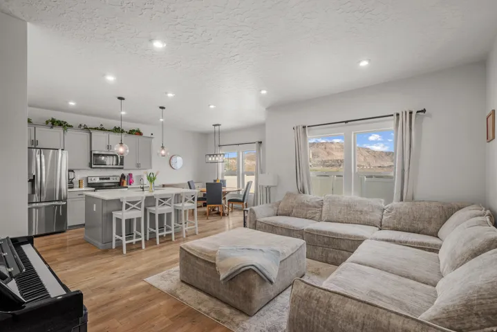 4477 E Hurstbourne Dr, Eagle Mountain, Utah 84005